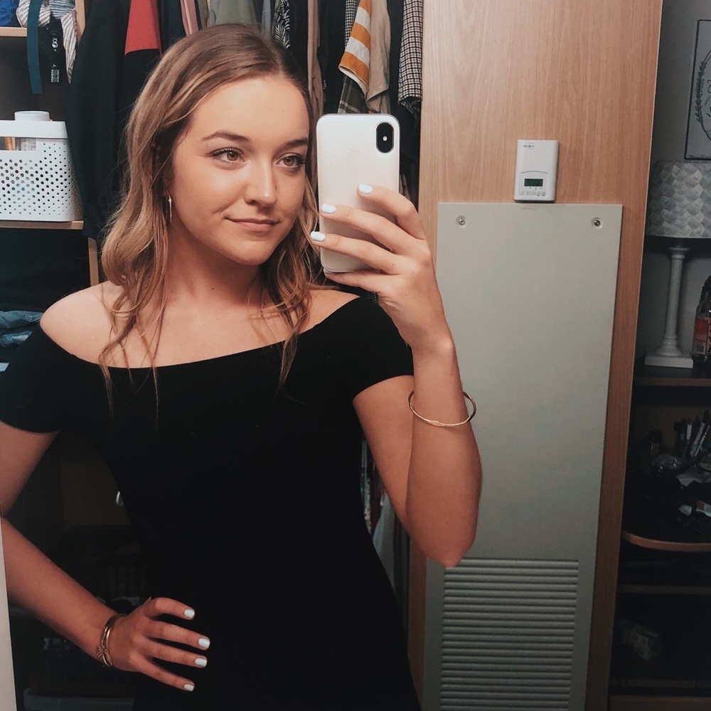 Meet your Posher, Alivia